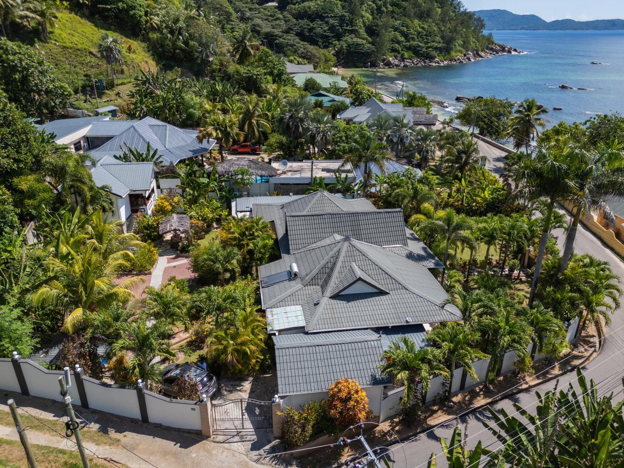 Nid'Aigle Lodge Baie Sainte Anne Exteriör bild