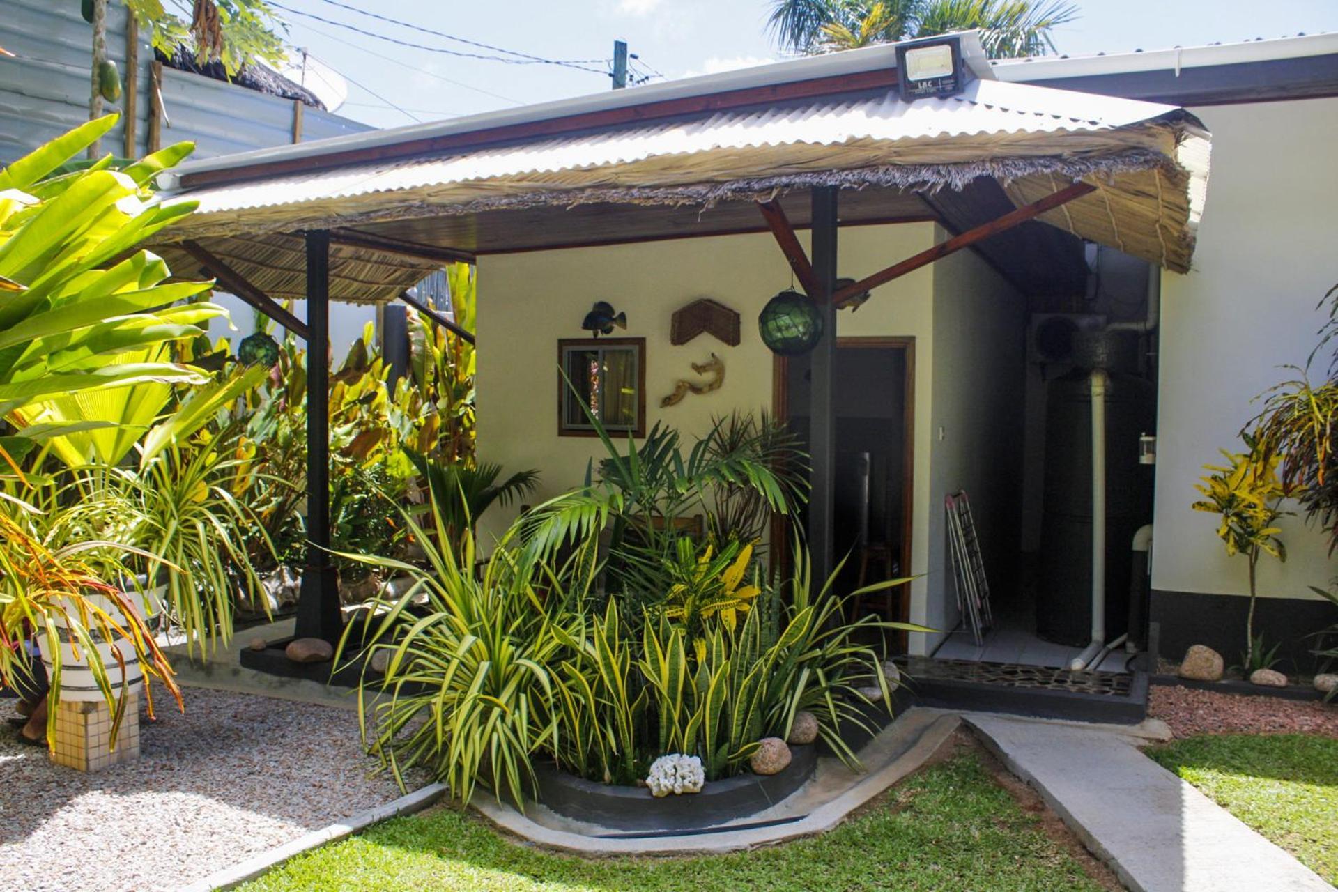 Nid'Aigle Lodge Baie Sainte Anne Exteriör bild