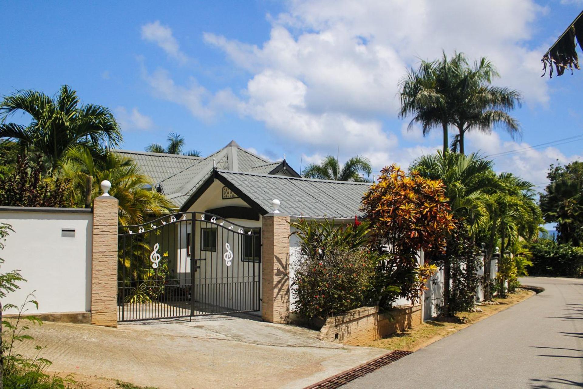 Nid'Aigle Lodge Baie Sainte Anne Exteriör bild